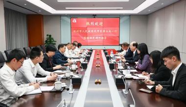 O prefeito interino Li Yucheng, do Governo Popular Municipal de Qinzhou, visita Tongkun para pesquisa
