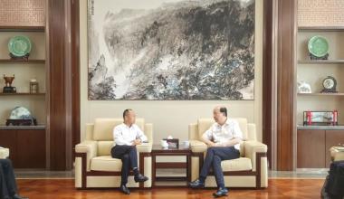 Zhang Shiqian, presidente do Banco Industrial e Comercial da China Jiaxing Branch, visita Tongkun para pesquisa