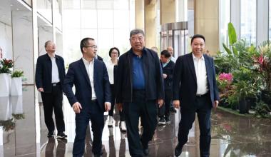 Sun Shaohua, vice-presidente da Federação de Caridade da China, visita Tongkun para pesquisa